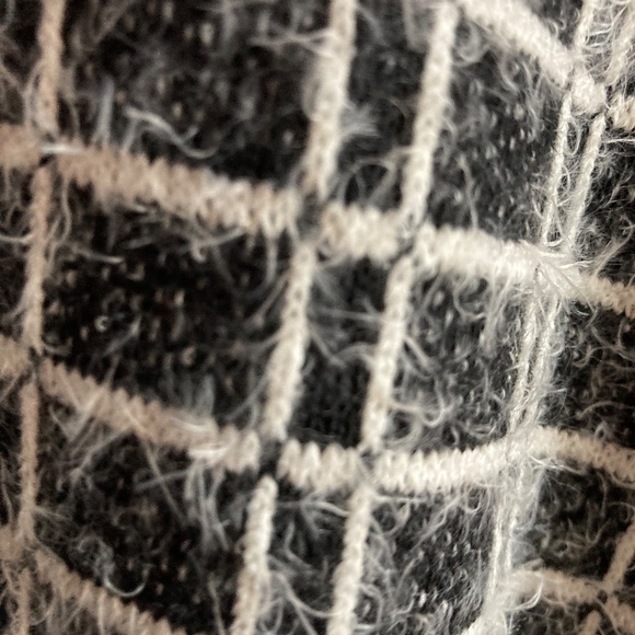 FEMME FATALE SOFT SWEATER - Picture 4 of 5